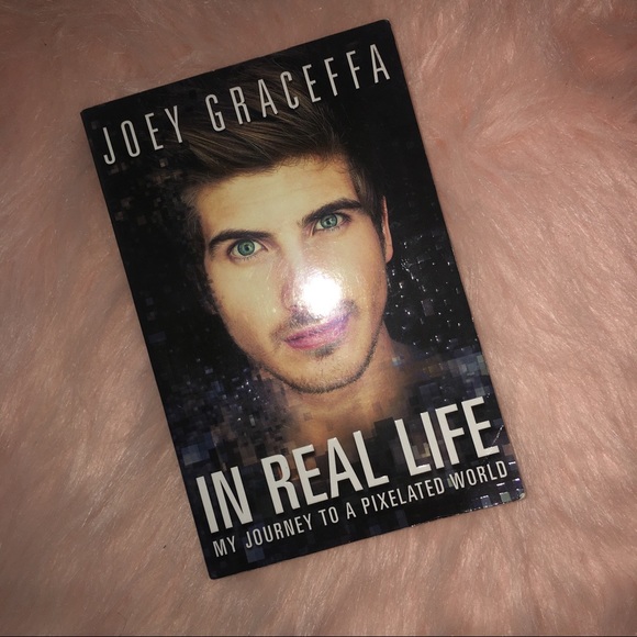 Joey Graceffa | In real life - Picture 1 of 2